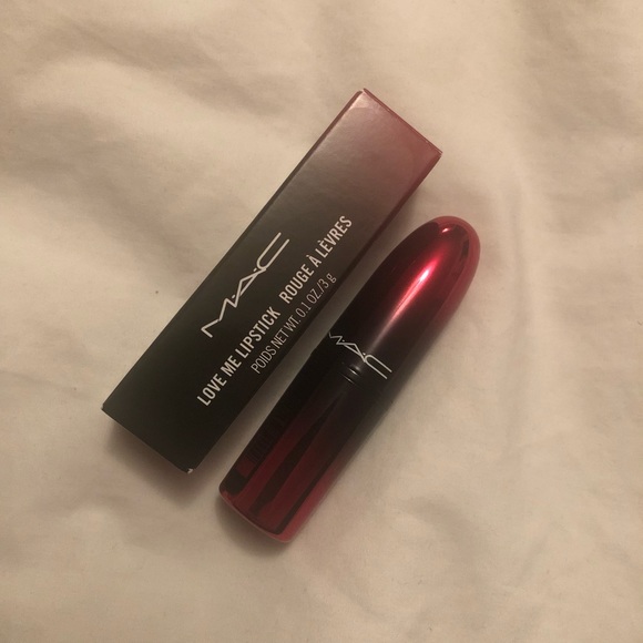 MAC - Love Me Lipstick. Shade : Give Me Fever - Picture 1 of 5